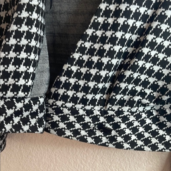 R & M Richards Black and White Cropped Blazer - Picture 6 of 10